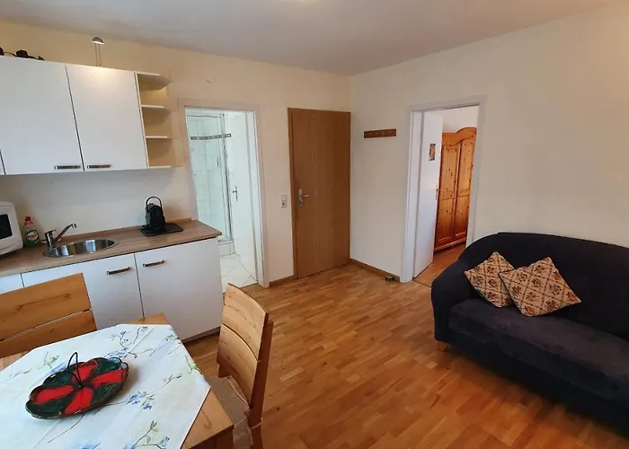 Gaestehaus Casa Cristina ゲストハウス 3*